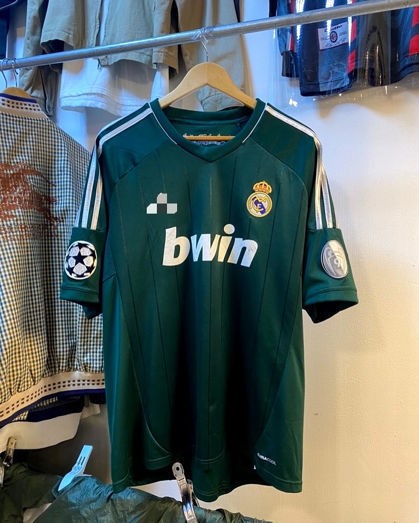 2012-2013-Real-Madrid-100th-Anniversary-Kit-CR7-⚽️_Size-_-XL-46-48_29📏_Condition-_-8.5_10✨_Price-_-sold-out💵__สนใจสั่งซื_2.jpg