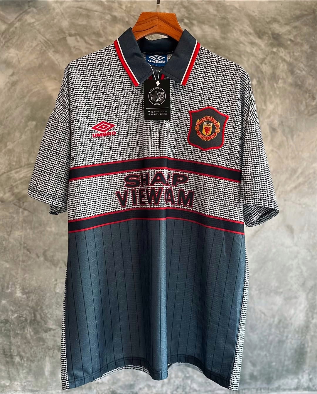 Manchester-United-1995-Away__•-เสื้อแท้-100_-Original-__•-สภาพเต็มข้อครับ-ป้ายชัด-หลJP.jpg