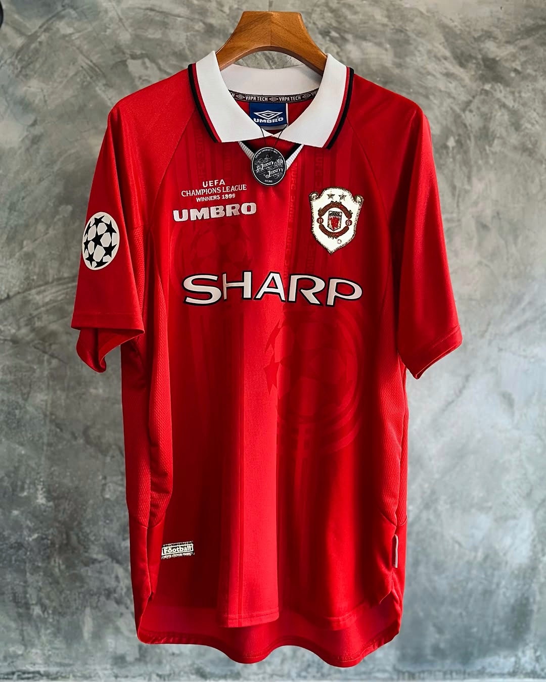 Manchester-United-1999-UCL__•-เสื้อแท้-100_-Original-__•-สภาพดีมากครับ-ปี3แชมป์-ชื่อJP.jpg